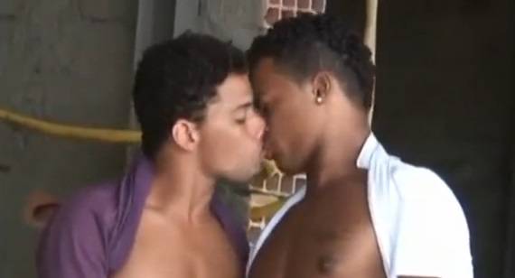Gay Brasil: Pivetes foram na casa abandonada pra “trocar”