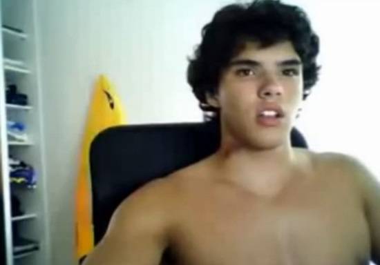 Mateus, gatinho surfista brasileiro gozando muito na webcam