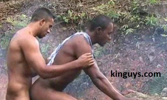Video gay: Machos capoeiristas fazendo “troca-troca” no matagal