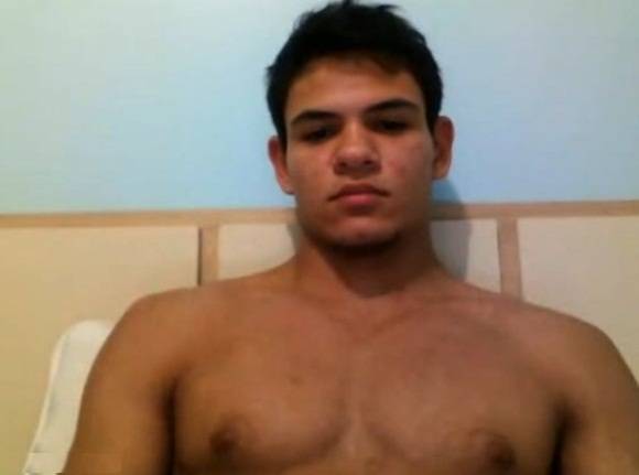 [Webcam] Guilherme, macho TOP comendo o travesseiro