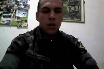 [Webcam] Soldado brasileiro bate punheta e mostra a bunda