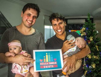 Casais gays deixam mensagem de esperança pro natal