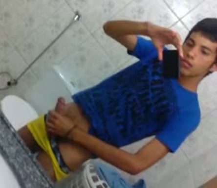solo boys twink garoto pelado latino novinho gozada punheta masturbação