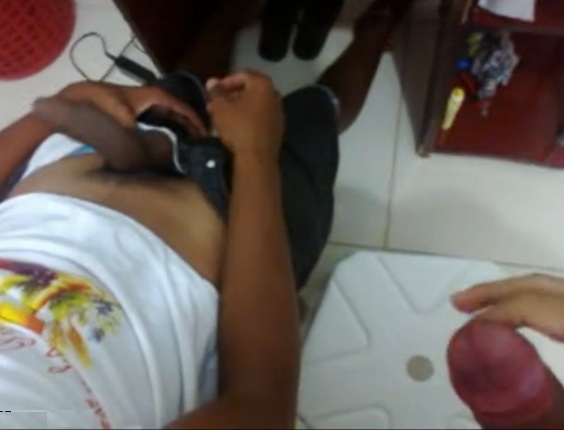 batendo punheta com o amigo hétero porno gay fantasia fetiche