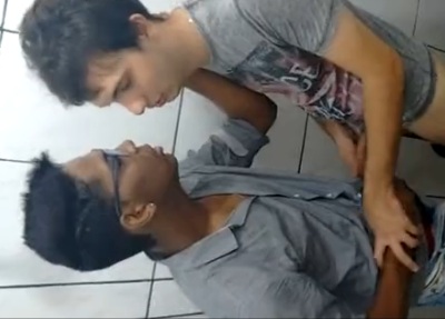 banheirão sexo e pegação no banheiro casado video