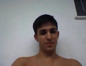 Novinho definido goza gostoso pra cam