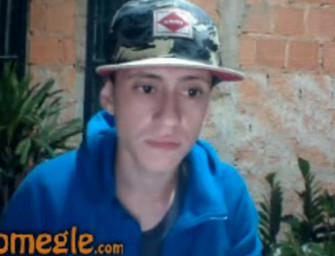 Cafuçu exibe pauzão no Omegle e bate uma