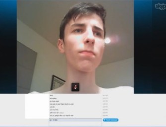 Magro novinho masturba o cuzinho e goza no Skype