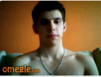 Boy fica pelado e se masturba no Omegle