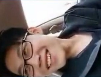 Coreano se masturba dentro do carro no estacionamento