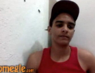 Novinho de boné se diverte no Omegle e cai na net