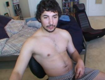 Mach barbudo mostra piroca e goza gostoso pra cam