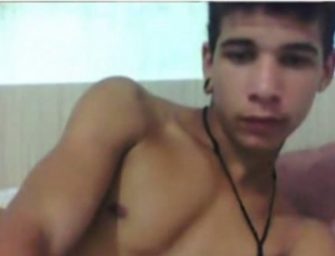 Boy mostra demais no Omegle e cai na net