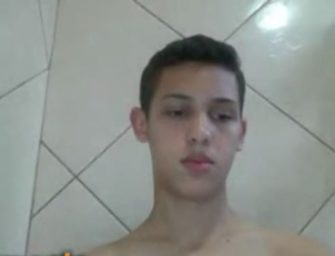 Leke bate punheta no Omegle até gozar gostoso