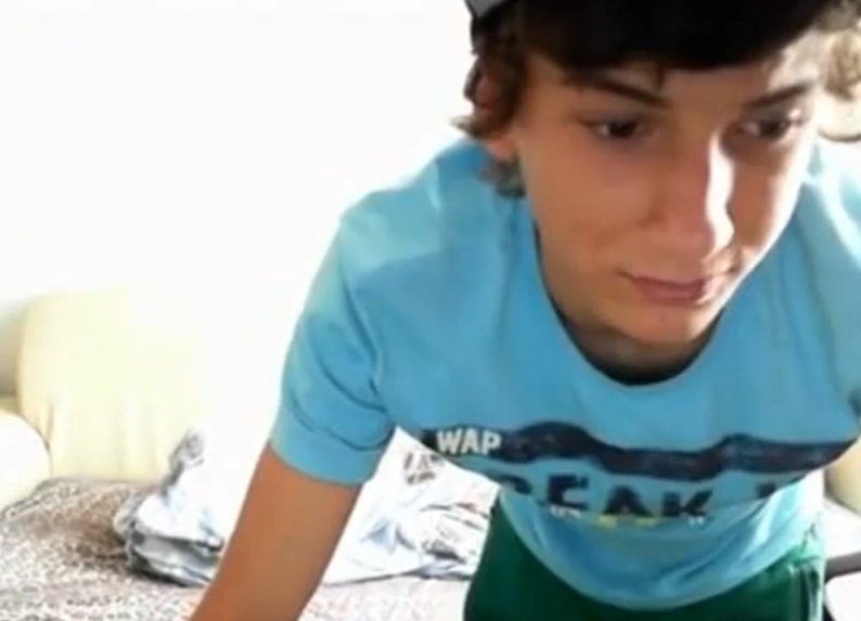 colega do colégio toca punheta e suja tudo de porra