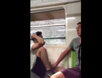 Boy pegou na pica de estranho dentro do metrô