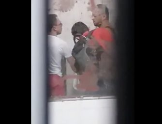 Vários homens são flagrados na maior putaria em banheiro de Fortaleza