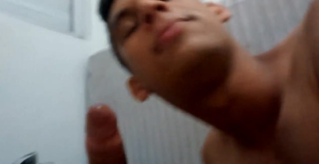 safado brasileiro faz macho gozar e toma todo leitinho