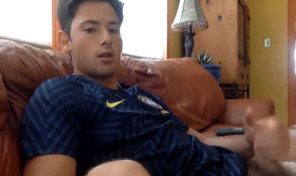 (HD) Safado mega patriota bate uma punheta e prova a porra quentinha