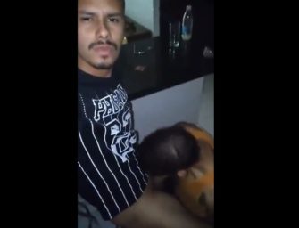 Gostoso ganhou boquete de brasileiro ao som de pagode