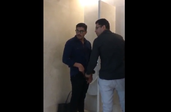 Putaria no banheirão quase vira suruba de tanta chupação