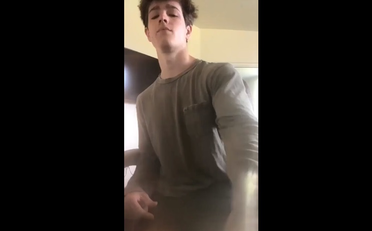 Semelhança de garoto dotado com cantor choca toda a internet!