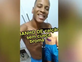 Youtuber grava vídeo de calçao sem cueca tomando banho