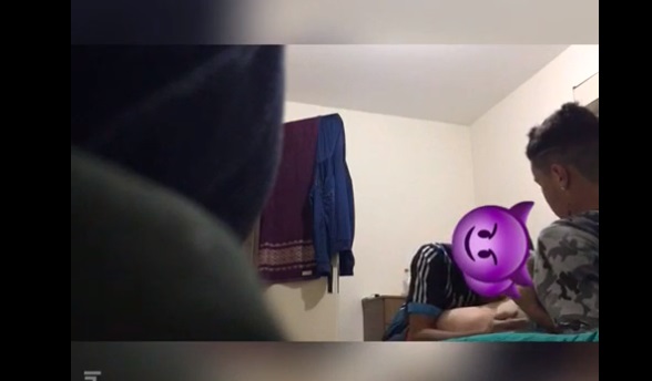 Jogador de futebol hétero aceita boquete de brasileiro e goza