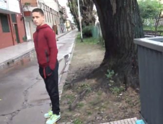 Caçador abordou novinho latino que topou putaria por grana