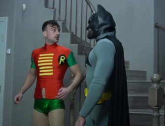 Batman dotadão enfiou a batpica no cuzinho do Robin