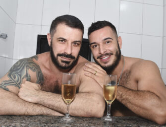 Casal Bruno e Ramon comemorando a virada de 2023