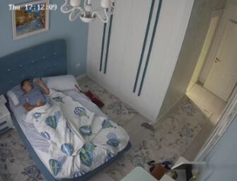 Spy Cam – Garotão acorda de pau duro e bate punheta